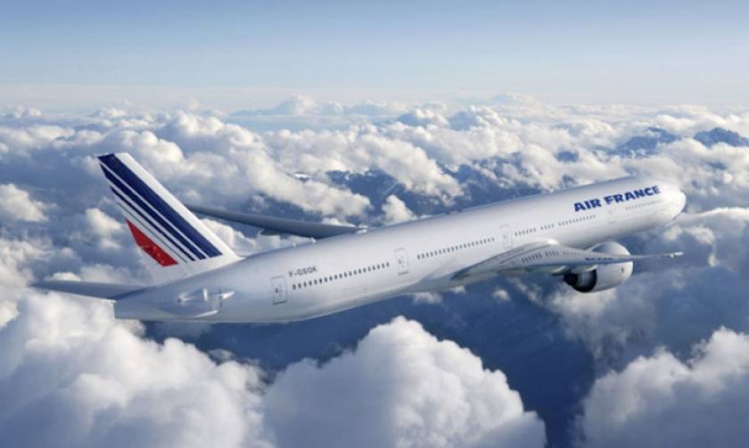 Συναγερμός σε πτήση της Air France - Χτυπήθηκε από κεραυνό