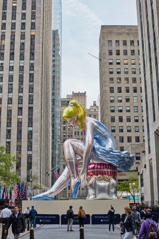Η «Καθιστή μπαλαρίνα» που καθήλωσε τη Νέα Υόρκη (Pics+Vid)