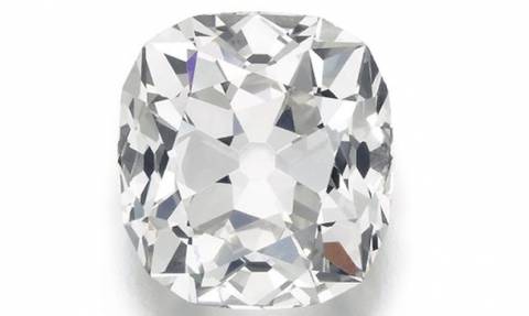 Αγόρασε «ψεύτικο» διαμαντένιο δαχτυλίδι για 10 λίρες και κοστίζει... 400.000 ευρώ!