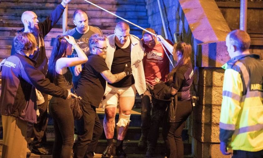 Τρομοκρατική επίθεση στο Μάντσεστερ: «Ματωμένη» συναυλία με δεκάδες νεκρούς και τραυματίες (videos)