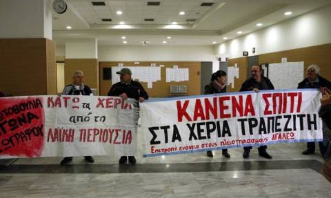 Πλειστηριασμοί: Στο «σφυρί» οι ζωές και οι τύχες των Ελλήνων