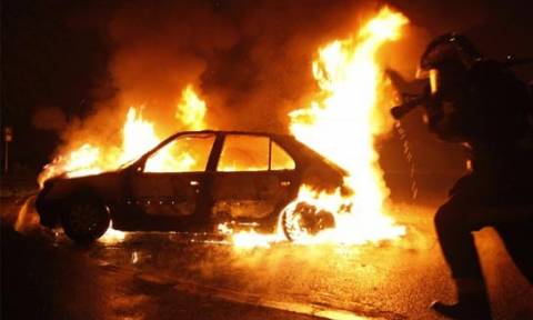 Θρίλερ στην Αττική: Δύο νεκροί σε καμένα αυτοκίνητα – Τι εξετάζουν οι Αρχές