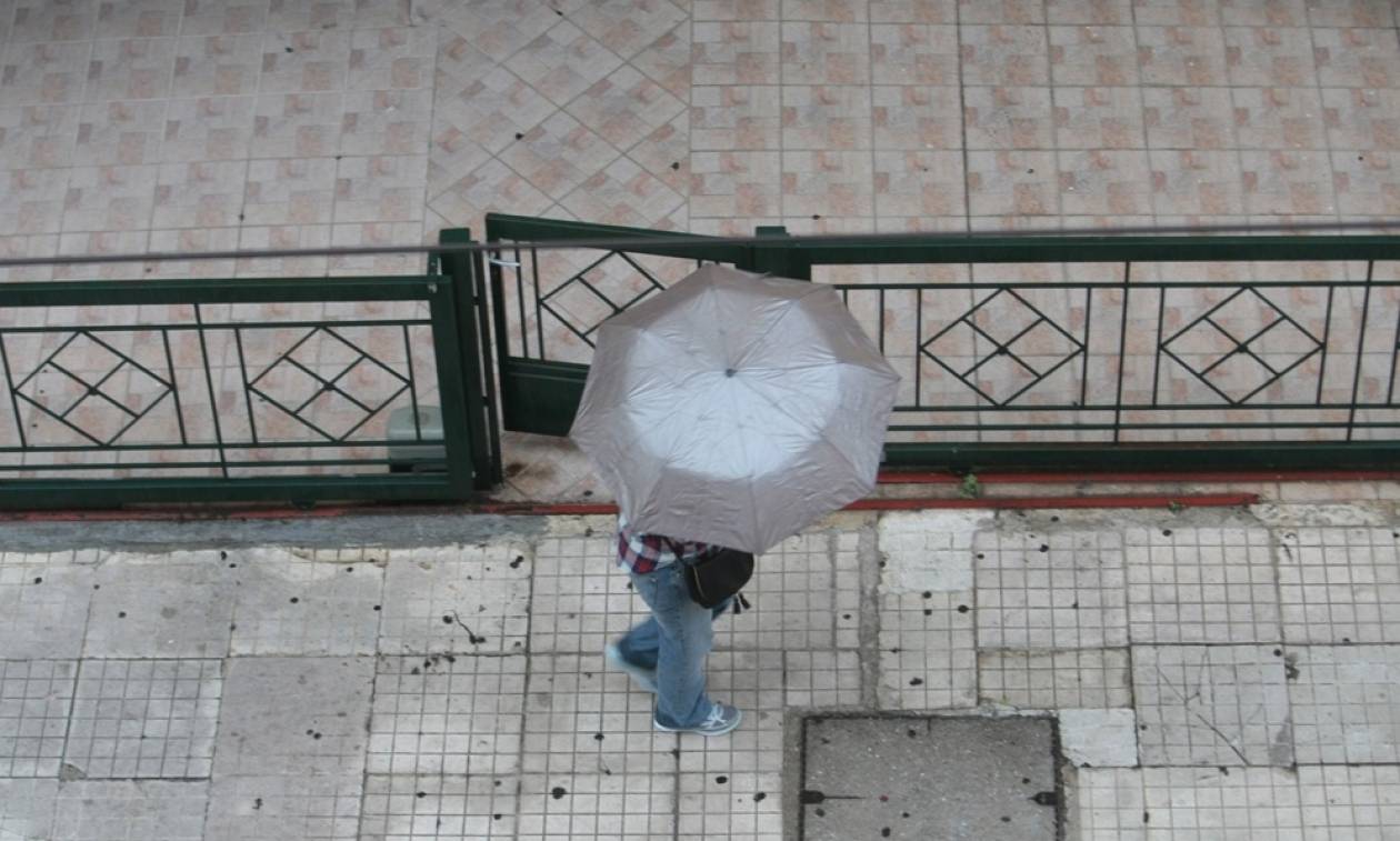 Καιρός τώρα: Ισχυρή χαλαζόπτωση σε Σταμάτα, Δροσιά και Ερυθραία