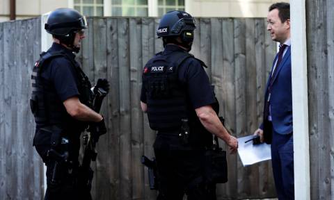 Αντιτρομοκρατικός συναγερμός: Νέα έφοδος της αστυνομίας και σύλληψη για το μακελειό στο Μάντσεστερ