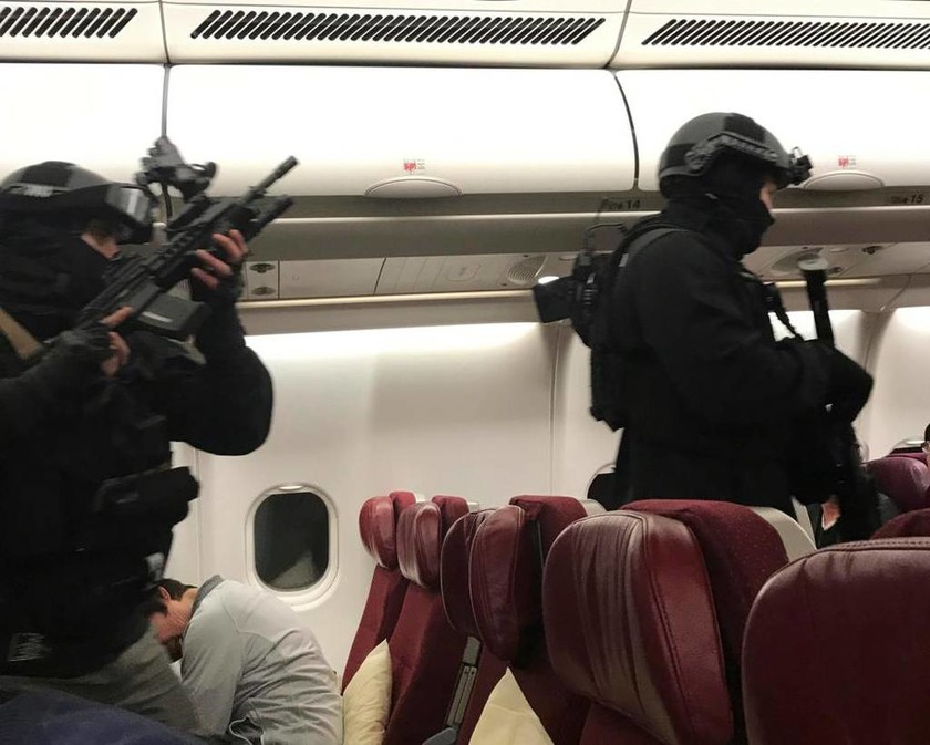 Τρόμος στον αέρα: Αεροπειρατής απειλούσε να ανατινάξει αεροπλάνο