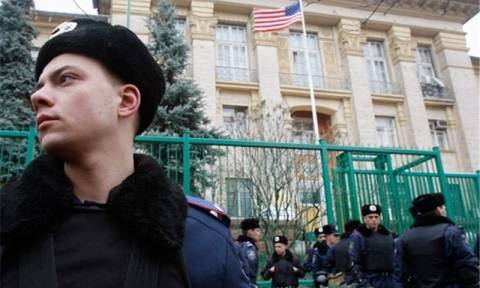 Συναγερμός στην Ουκρανία: Έκρηξη στην αμερικανική πρεσβεία στο Κίεβο (Pics+Vid)