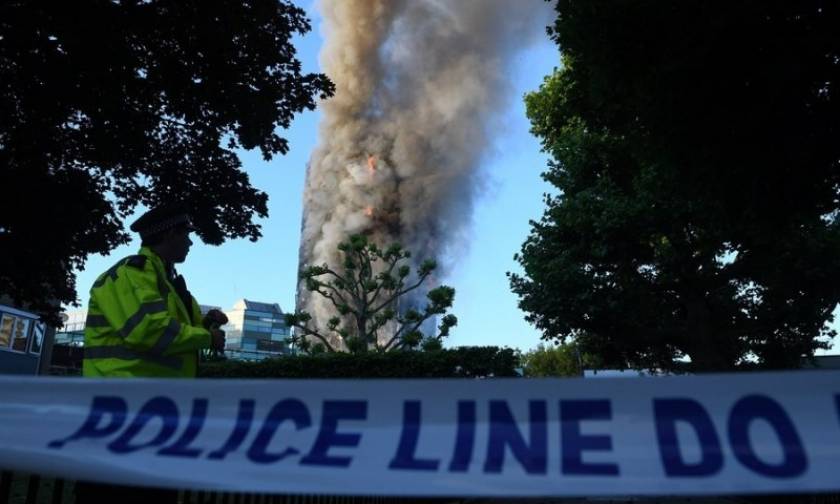 Φωτιά Λονδίνο: Θρίλερ με τα αίτια της τραγωδίας - Γιατί «λαμπάδιασε» μέσα σε λίγα λεπτά το κτήριο