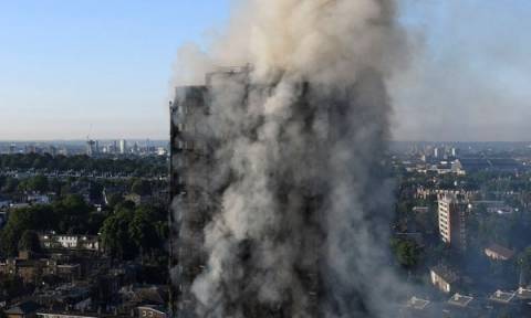 Φωτιά Λονδίνο:Φόβοι ότι δεν επέζησε κανείς από τους τρεις τελευταίους ορόφους του φλεγόμενου κτηρίου