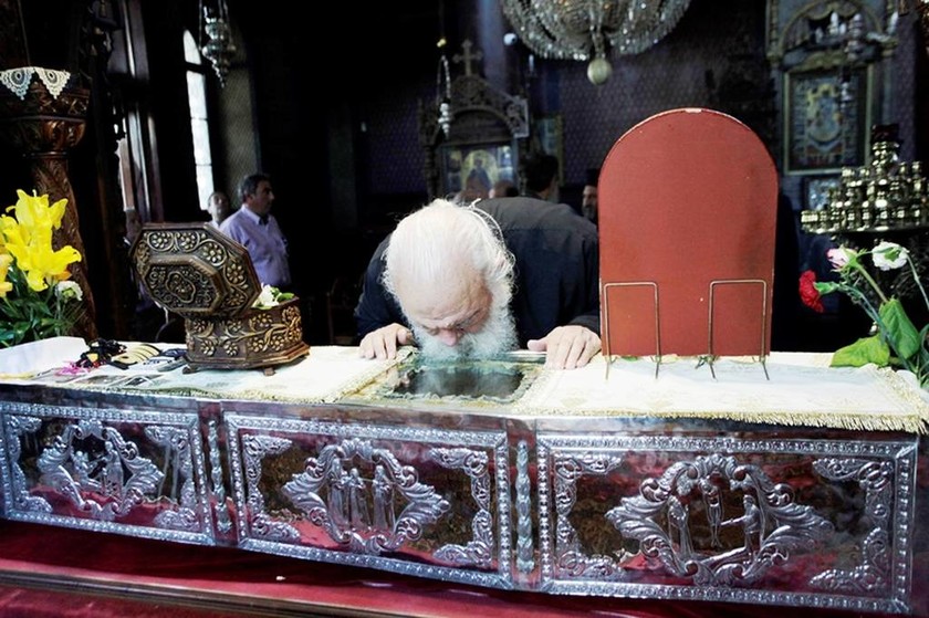 Σεισμός Μυτιλήνη: Στο πλευρό των σεισμοπαθών ο αρχιεπίσκοπος Ιερώνυμος (pics)