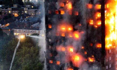 Πυρκαγιά Λονδίνο: Αυξάνεται ο αριθμός των νεκρών στο Grenfell Tower