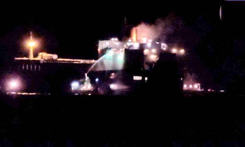 Ρόδος: Σε ύφεση η φωτιά που εκδηλώθηκε στο οχηματαγωγό πλοίο «med star»