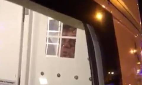 Λονδίνο: Προκλητικός ο τρομοκράτης - Μετά την επίθεση στο τζαμί, στέλνει φιλιά στην κάμερα! (vid)