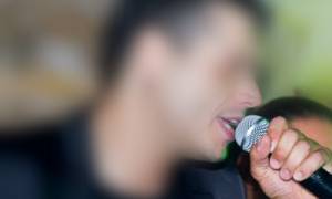 Σοκ στον καλλιτεχνικό κόσμο: Συνελήφθη γνωστός τραγουδιστής για παράνομη οπλοκατοχή
