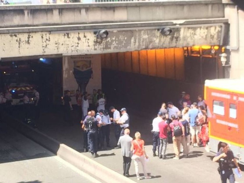 Παρίσι: Λεωφορείο έπεσε πάνω σε τοίχωμα σήραγγας - Tουλάχιστον 4 τραυματίες (pics)