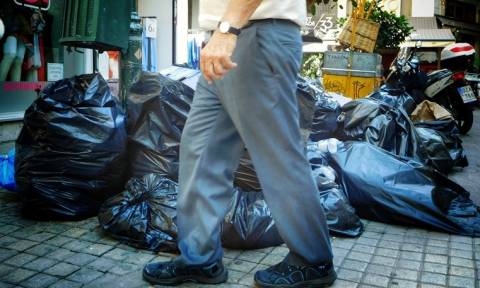 Θεσσαλονίκη: «Βουνά» σχηματίζουν τα σκουπίδια - Με το... σταγονόμετρο η αποκομιδή