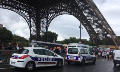Συναγερμός στο Παρίσι: Εκκενώθηκε ο Πύργος του Άιφελ (pics)