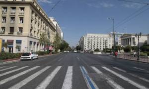 Έρημη πόλη η Αθήνα – Γιατί άδειασαν οι δρόμοι;