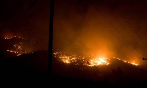 Φωτιά ΤΩΡΑ: Υπό μερικό έλεγχο οι πυρκαγιές σε Αρτέμιδα Αττικής και Κρυονέρι