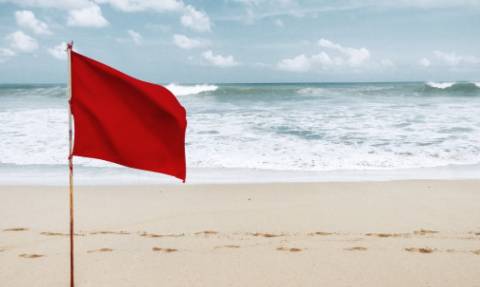 Προσοχή! Οι ειδικοί προειδοποιούν: Σε αυτές τις παραλίες της Αττικής δεν πρέπει να κολυμπήσετε