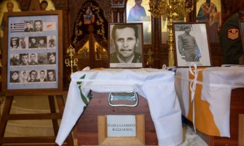 Στην Κύπρο τα λείψανα του ήρωα της ΕΛΔΥΚ Βασίλη Παπαλάμπρου που σκοτώθηκε το 1974