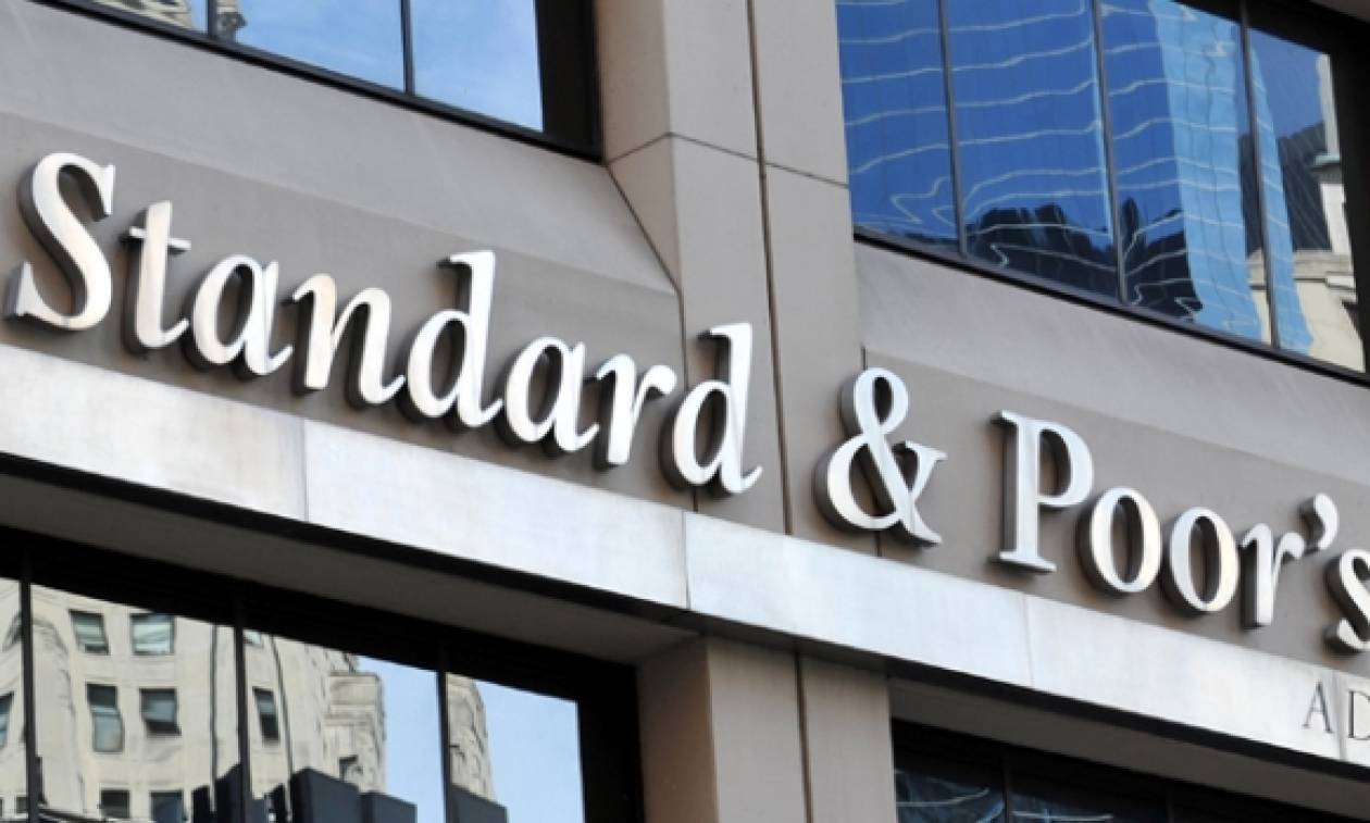 Standard & Poor’s: Αναβαθμίζει την πιστοληπτική ικανότητα της Ελλάδας στο «B-»