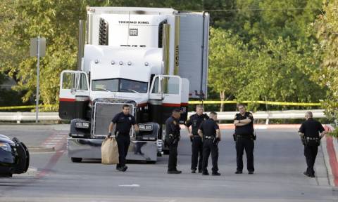 Φρίκη στο Τέξας: Εννέα νεκροί και δεκάδες τραυματίες βρέθηκαν σε καρότσα φορτηγού