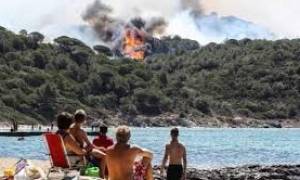 Συναγερμός στη Γαλλία: Απομακρύνονται 10.000 άνθρωποι λόγω των πυρκαγιών (photos & vid)