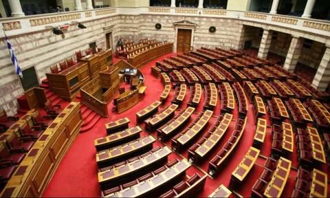Βουλή - Οργή στη ΝΔ: Αποχώρησαν οι βουλευτές μετά τη «θύελλα» των τροπολογιών