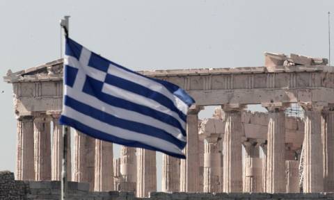 Bloomberg: Τα βάσανα για τους Έλληνες δεν έχουν τελειώσει ακόμα