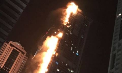 Με επιτυχία η εκκένωση του φλεγόμενου ουρανοξύστη στο Ντουμπάι