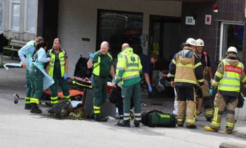 Στοκχόλμη: Αυτοκίνητο έπεσε πάνω σε πεζούς έξω από νοσοκομείο - Τουλάχιστον 4 τραυματίες (pics)