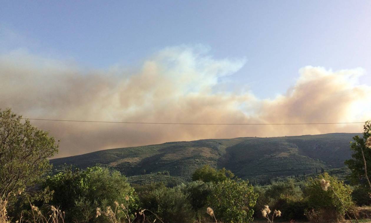 Η Ζάκυνθος φλέγεται ξανά - Κόλαση από δύο μεγάλες πυρκαγιές