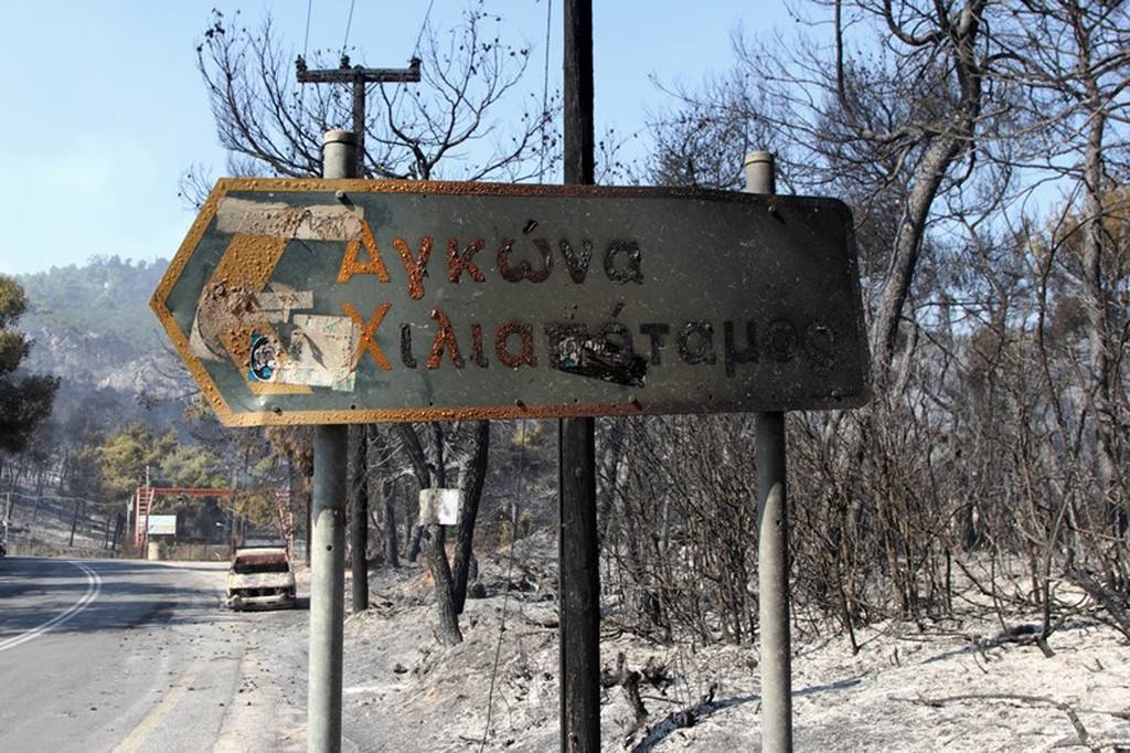 Φωτιά Live: Η Αττική φλέγεται! Πύρινος τρόμος παντού – Οι εικόνες που θα μείνουν στην Ιστορία 