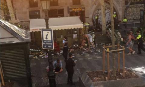 Τρομοκρατική επίθεση στη Βαρκελώνη - Μακελειό! Φορτηγό έπεσε πάνω σε πλήθος