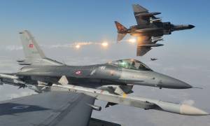 Νέο μπαράζ παραβιάσεων από τουρκικά μαχητικά και εικονική αερομαχία πάνω από το Αιγαίο