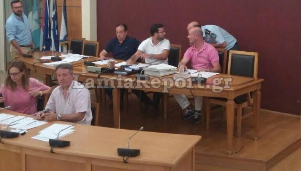 Λαμία: Τηλεφώνημα για βόμβα στο Δημοτικό Συμβούλιο