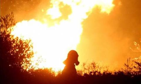 Φωτιά ΤΩΡΑ – Ζάκυνθος: Καίγονται οι Μαριές – Μάχη με τις φλόγες για να σωθεί το χωριό
