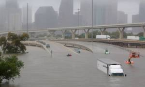 Καταιγίδα Χάρβεϊ - Τα δάκρυα Ελληνίδας στο Τέξας: Δεν έχω ξαναδεί τέτοια καταστροφή (vid)