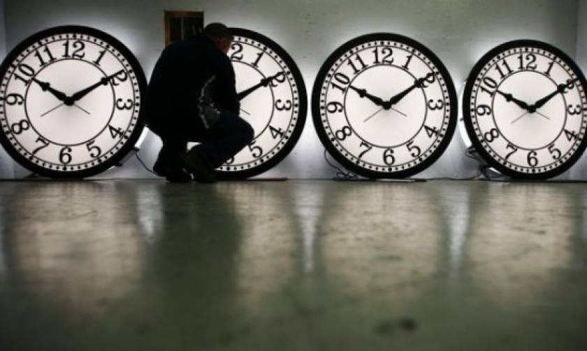 Δείτε πότε αλλάζει η ώρα σε χειμερινή: Πότε θα γυρίσουμε τα ρολόγια μία ώρα πίσω