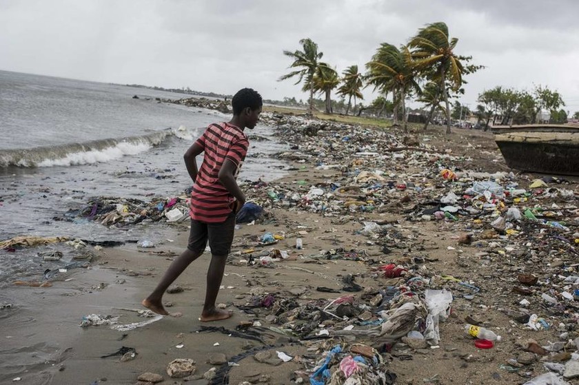 Βιβλική καταστροφή από το πέρασμα του τυφώνα Ίρμα: Ισοπεδωμένα νησιά και 14 έως τώρα οι νεκροί