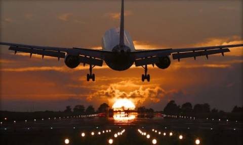 «Καταρρέει» γνωστή αεροπορική εταιρεία: 200 πιλότοι δήλωσαν ασθένεια – Δεκάδες πτήσεις ακυρώνονται