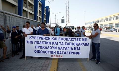 ΠΕΝΕΝ: Συγκέντρωση διαμαρτυρίας για τη ρύπανση στη θάλασσα της Αττικής - «Ξεκινήστε ελέγχους τώρα»
