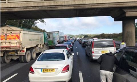 Συναγερμός στην Βρετανία: Έκλεισε ο αυτοκινητόδρομος M1 εξαιτίας ύποπτου αντικειμένου