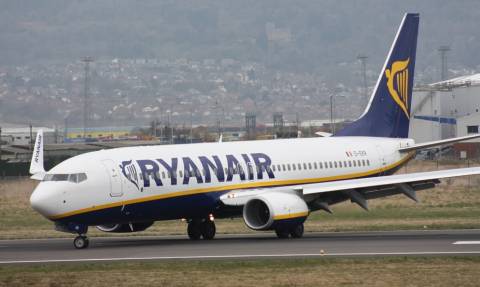 Ryanair: Ακυρώνει χιλιάδες πτήσεις – Οργή από το επιβατικό κοινό