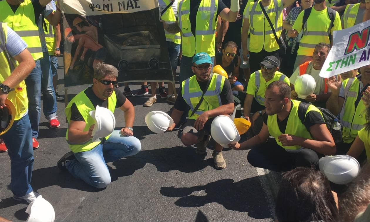 Στο Μέγαρο Μαξίμου οι μεταλλωρύχοι - Κλειστή η Βασιλίσσης Σοφίας (pics+vid)