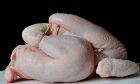 Διατροφική «βόμβα»: Χιλιάδες ληγμένα κοτόπουλα στην αγορά
