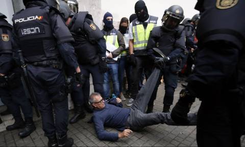 Καταλονία: Πνίγηκε στο αίμα το δημοψήφισμα – Πρωτόγνωρες σκηνές αστυνομικής βίας με 844 τραυματίες