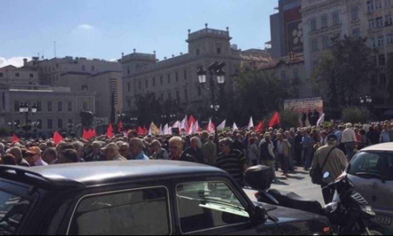 Περισσότεροι από 1.500 συνταξιούχοι διαδήλωσαν για τις μειώσεις στις συντάξεις τους