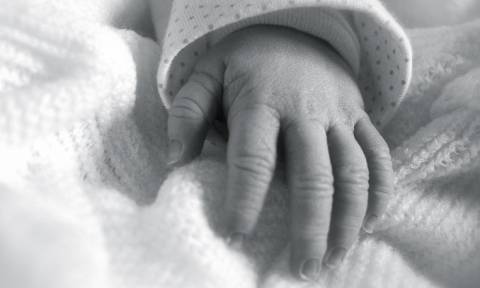 ΣΟΚ: Μητέρα πέταξε το νεογέννητο μωρό της στην αποχέτευση