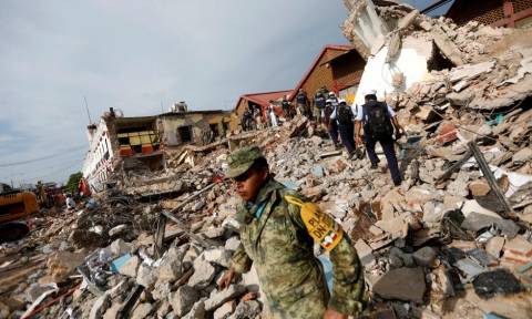 Σεισμός Μεξικό: Ακόμα ανασύρουν νεκρούς από τα συντρίμμια!